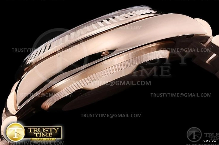 1210 RDD0223A – DayDate 36mm Packable 702